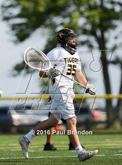 Thumbnail 1 in Hand vs. Pomperaug (CIAC Class M Quarterfinal) photogallery.