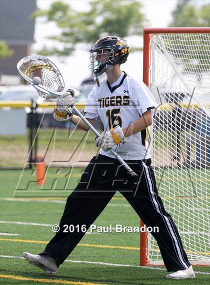 Thumbnail 3 in Hand vs. Pomperaug (CIAC Class M Quarterfinal) photogallery.