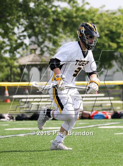 Thumbnail 1 in Hand vs. Pomperaug (CIAC Class M Quarterfinal) photogallery.