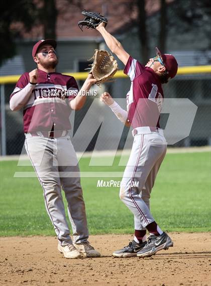 Thumbnail 1 in Dupo vs Lebanon (IHSA 1A Regional Quarterfinals) photogallery.