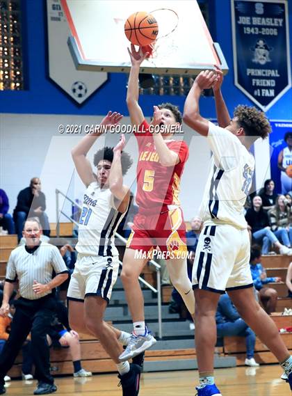 Thumbnail 1 in Lejeune @ Swansboro photogallery.