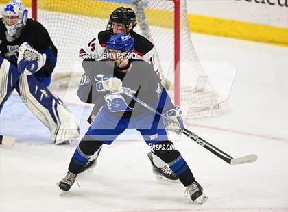 Thumbnail 2 in Darien vs. New Canaan (CIAC DI Semifinal) photogallery.