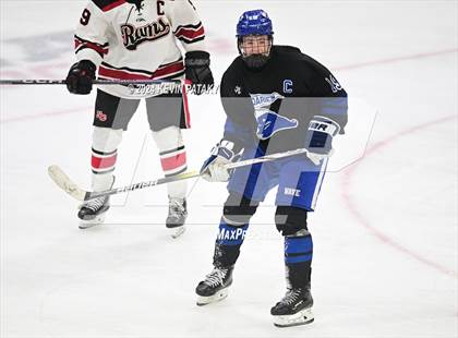 Thumbnail 2 in Darien vs. New Canaan (CIAC DI Semifinal) photogallery.