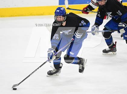 Thumbnail 2 in Darien vs. New Canaan (CIAC DI Semifinal) photogallery.
