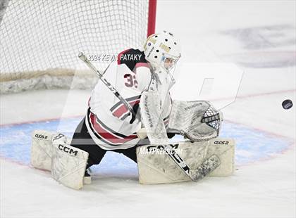Thumbnail 2 in Darien vs. New Canaan (CIAC DI Semifinal) photogallery.