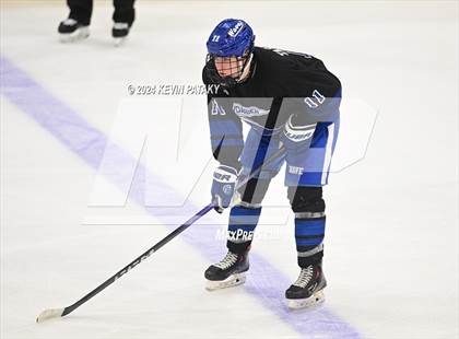 Thumbnail 2 in Darien vs. New Canaan (CIAC DI Semifinal) photogallery.