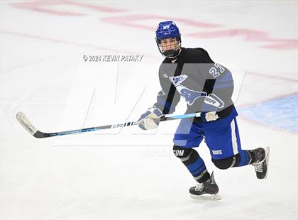 Thumbnail 3 in Darien vs. New Canaan (CIAC DI Semifinal) photogallery.