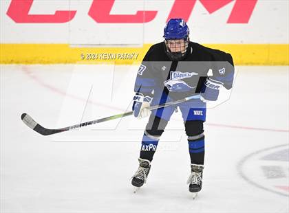 Thumbnail 1 in Darien vs. New Canaan (CIAC DI Semifinal) photogallery.