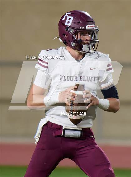 Thumbnail 2 in Pieper vs. Flour Bluff (Texas UIL 5A-1 Football Area Playoff) photogallery.