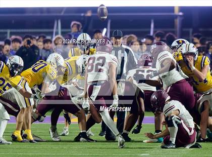 Thumbnail 2 in Pieper vs. Flour Bluff (Texas UIL 5A-1 Football Area Playoff) photogallery.
