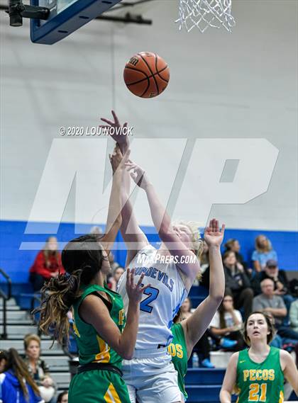 Thumbnail 1 in Pecos vs. Sandia Prep photogallery.