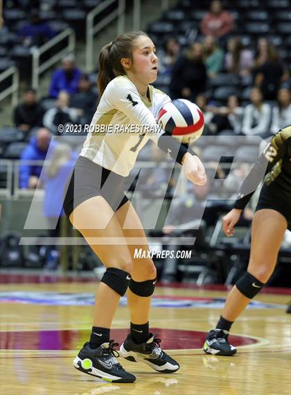 Thumbnail 2 in Gunter vs. Bushland (UIL 3A Volleyball Final) photogallery.