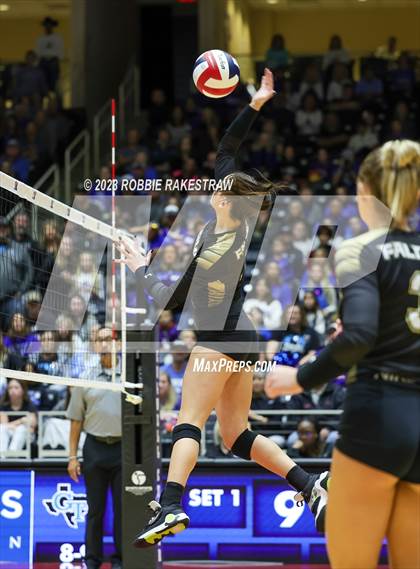 Thumbnail 1 in Gunter vs. Bushland (UIL 3A Volleyball Final) photogallery.