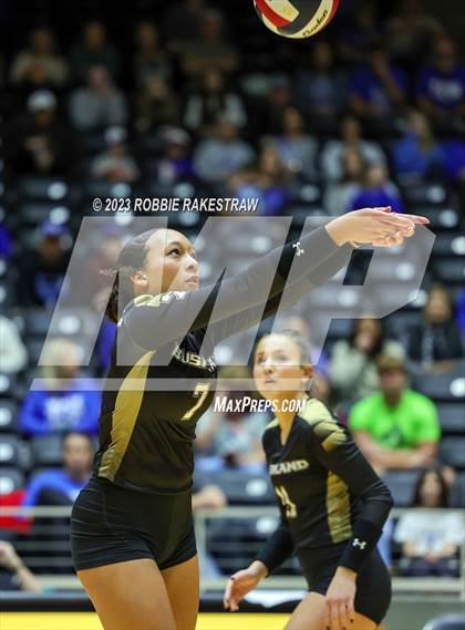 Thumbnail 2 in Gunter vs. Bushland (UIL 3A Volleyball Final) photogallery.