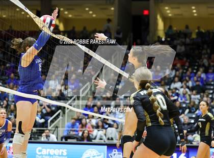 Thumbnail 2 in Gunter vs. Bushland (UIL 3A Volleyball Final) photogallery.