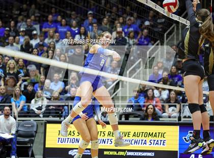 Thumbnail 2 in Gunter vs. Bushland (UIL 3A Volleyball Final) photogallery.