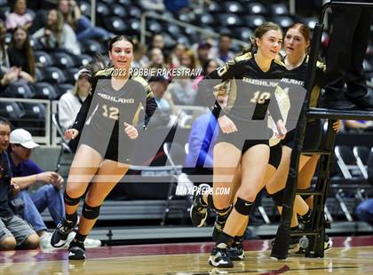 Thumbnail 2 in Gunter vs. Bushland (UIL 3A Volleyball Final) photogallery.
