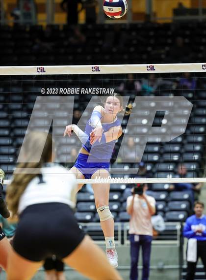 Thumbnail 2 in Gunter vs. Bushland (UIL 3A Volleyball Final) photogallery.