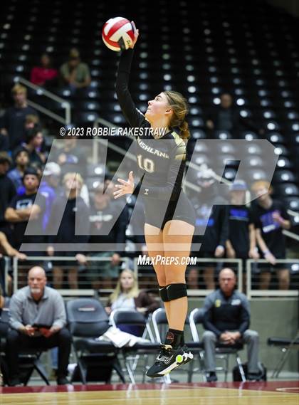 Thumbnail 2 in Gunter vs. Bushland (UIL 3A Volleyball Final) photogallery.