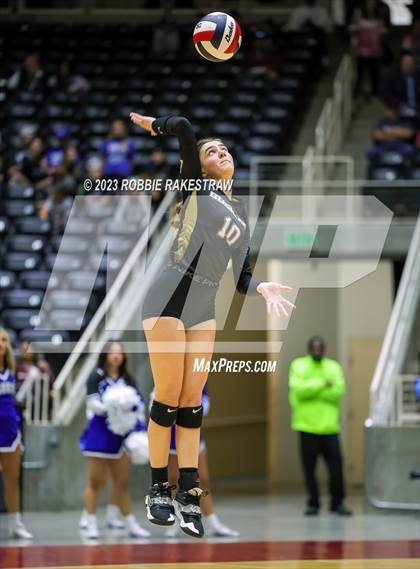 Thumbnail 3 in Gunter vs. Bushland (UIL 3A Volleyball Final) photogallery.