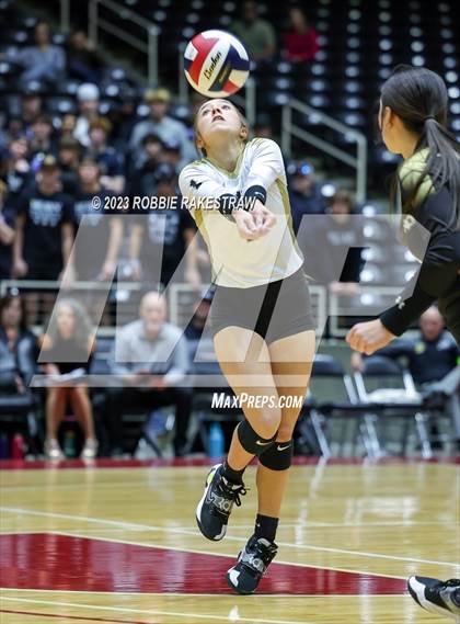 Thumbnail 2 in Gunter vs. Bushland (UIL 3A Volleyball Final) photogallery.