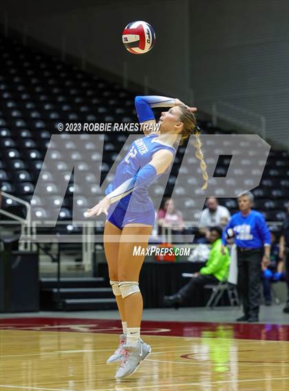 Thumbnail 2 in Gunter vs. Bushland (UIL 3A Volleyball Final) photogallery.