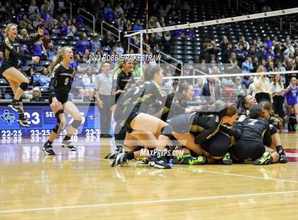Thumbnail 3 in Gunter vs. Bushland (UIL 3A Volleyball Final) photogallery.