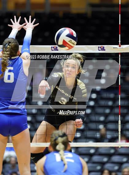 Thumbnail 2 in Gunter vs. Bushland (UIL 3A Volleyball Final) photogallery.