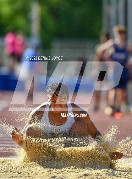Thumbnail 2 in NYSPHSAA Section V State Qualifier Meet photogallery.