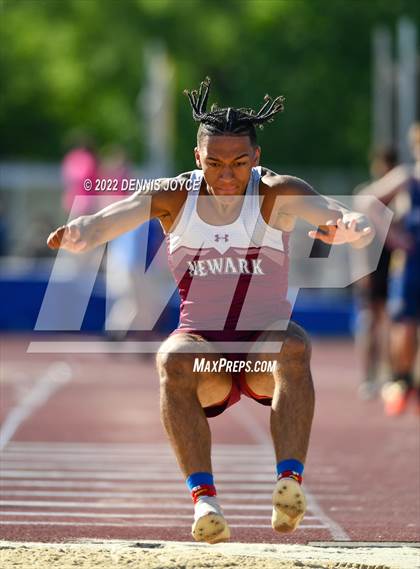 Thumbnail 1 in NYSPHSAA Section V State Qualifier Meet photogallery.