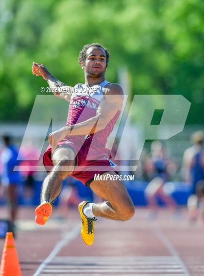 Thumbnail 2 in NYSPHSAA Section V State Qualifier Meet photogallery.