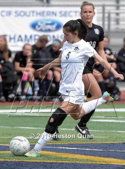 Thumbnail 1 in Palos Verdes vs. Northwood (CIF-SS D2 Final) photogallery.