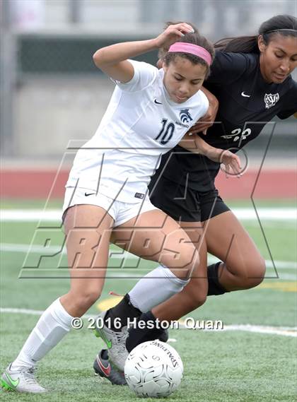 Thumbnail 2 in Palos Verdes vs. Northwood (CIF-SS D2 Final) photogallery.