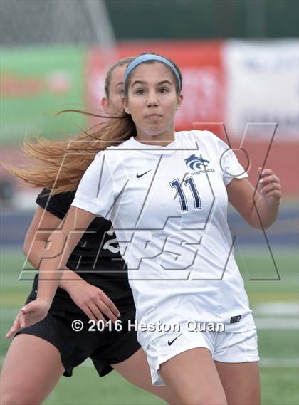 Thumbnail 1 in Palos Verdes vs. Northwood (CIF-SS D2 Final) photogallery.