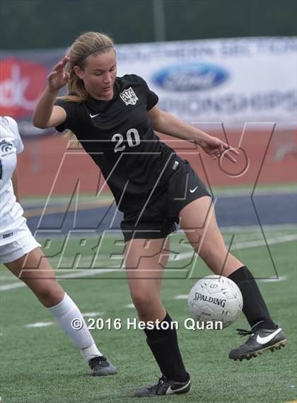 Thumbnail 2 in Palos Verdes vs. Northwood (CIF-SS D2 Final) photogallery.