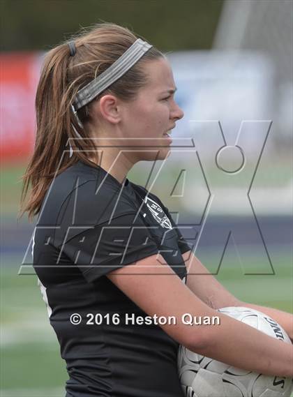 Thumbnail 2 in Palos Verdes vs. Northwood (CIF-SS D2 Final) photogallery.