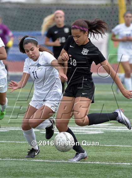 Thumbnail 1 in Palos Verdes vs. Northwood (CIF-SS D2 Final) photogallery.