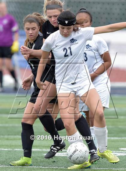 Thumbnail 3 in Palos Verdes vs. Northwood (CIF-SS D2 Final) photogallery.