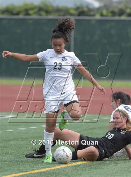 Thumbnail 1 in Palos Verdes vs. Northwood (CIF-SS D2 Final) photogallery.