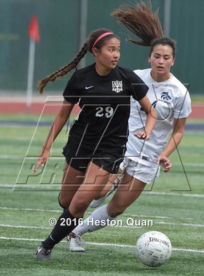 Thumbnail 3 in Palos Verdes vs. Northwood (CIF-SS D2 Final) photogallery.