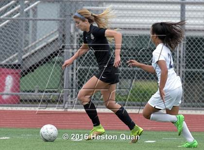 Thumbnail 3 in Palos Verdes vs. Northwood (CIF-SS D2 Final) photogallery.