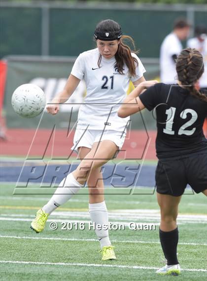 Thumbnail 1 in Palos Verdes vs. Northwood (CIF-SS D2 Final) photogallery.