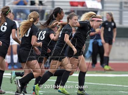 Thumbnail 2 in Palos Verdes vs. Northwood (CIF-SS D2 Final) photogallery.