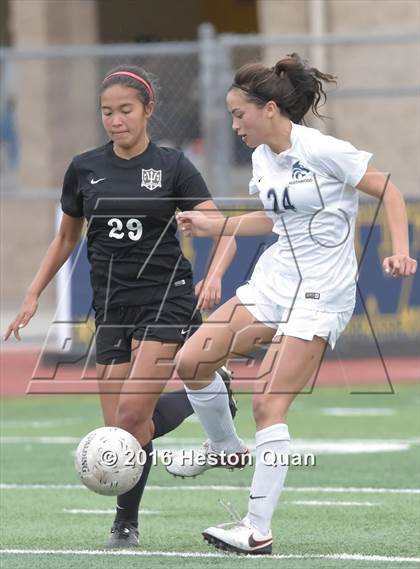 Thumbnail 1 in Palos Verdes vs. Northwood (CIF-SS D2 Final) photogallery.