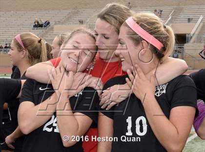 Thumbnail 3 in Palos Verdes vs. Northwood (CIF-SS D2 Final) photogallery.