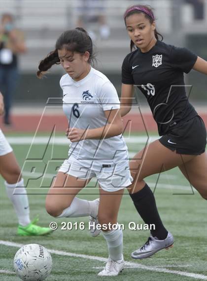 Thumbnail 3 in Palos Verdes vs. Northwood (CIF-SS D2 Final) photogallery.