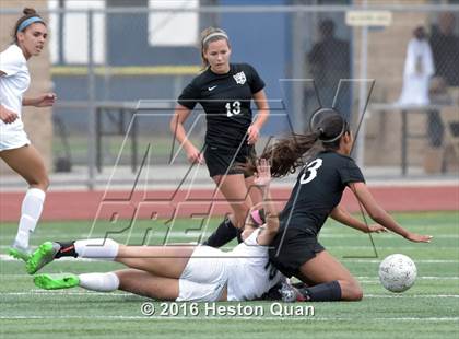 Thumbnail 2 in Palos Verdes vs. Northwood (CIF-SS D2 Final) photogallery.