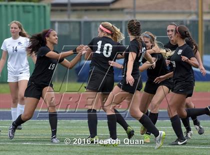 Thumbnail 3 in Palos Verdes vs. Northwood (CIF-SS D2 Final) photogallery.