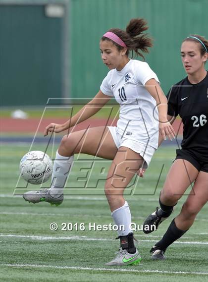Thumbnail 1 in Palos Verdes vs. Northwood (CIF-SS D2 Final) photogallery.