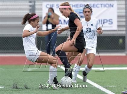 Thumbnail 1 in Palos Verdes vs. Northwood (CIF-SS D2 Final) photogallery.